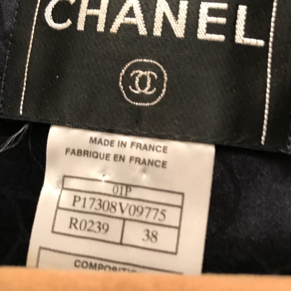 CHANEL AUTHENTIC STRIPED BLAZER